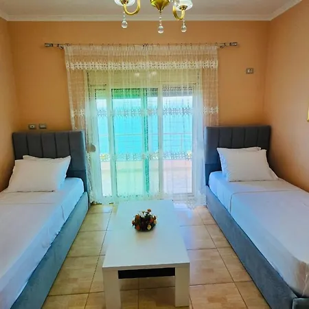 Alfred's Place דירה Vlorë